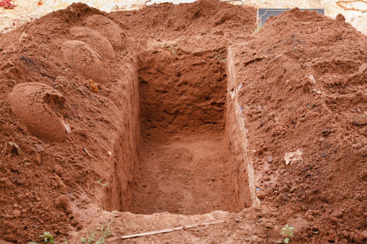 13 year old girl crawls out of grave